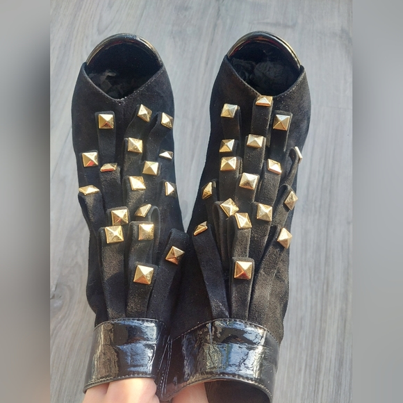 Woman boots. - Picture 6 of 7
